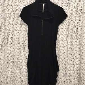 KENSIE black short sleeved dress with zipper front